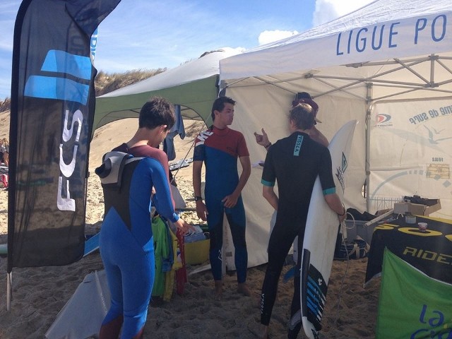 surfeurs 640x480